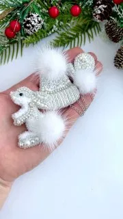 Броши: Зайчик и Шапочка с рукавичкой