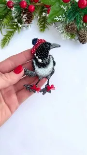 Брошь в гламурном стиле