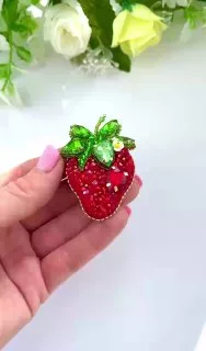 Брошь «Клубника»