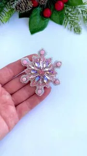 Броши: Снежинка и Елочка
