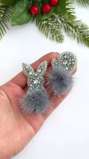 Броши: Кролик, Рукавичка и Символ года