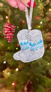 Броши: Валенки и Елочка