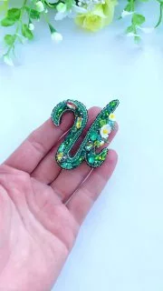 Изумрудная брошь