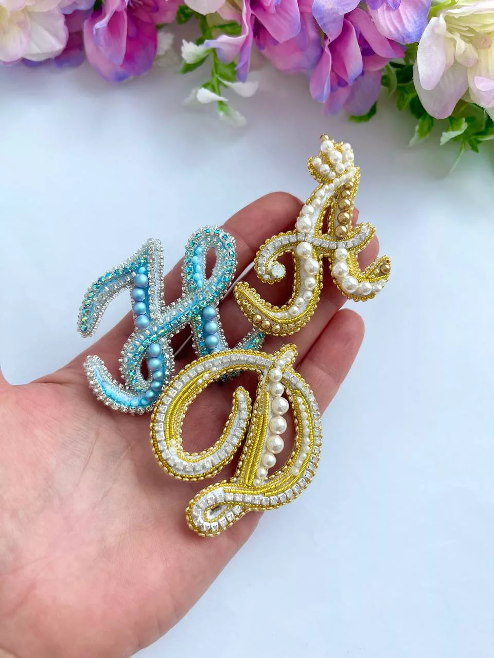 Брошь «Буква»