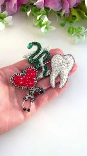 Набор для вышивки броши «Медицина»