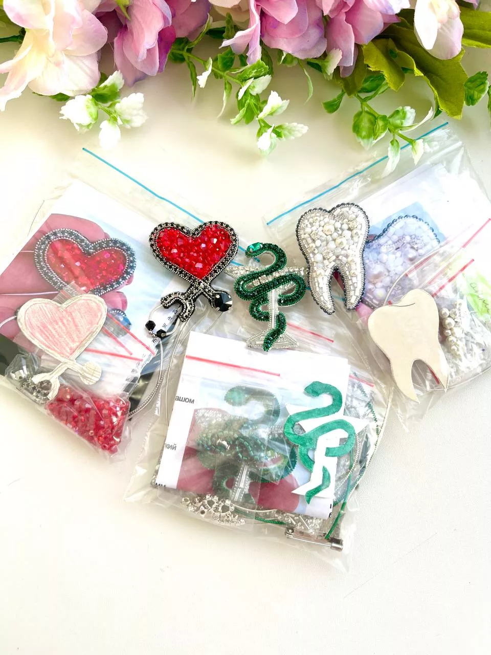 Набор для вышивки броши «Медицина»