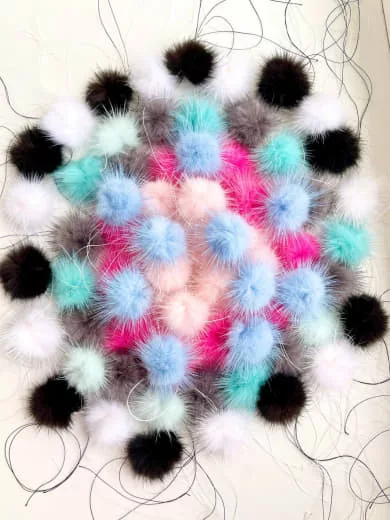 Брошь «Помпонизмеханорки»