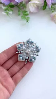 Броши: Снежинка и Звезда