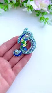 Броши: Буква в и Инициалы