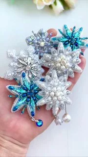 Броши: Снежинка и Звезда