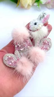 Броши: Шапка, Рукавичка и Кролик