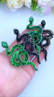 Броши: Змея и Символ 2025