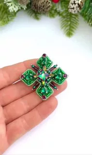 Броши: Снежинка и Звезда