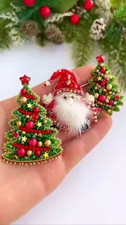 Подборка новогодних брошей
