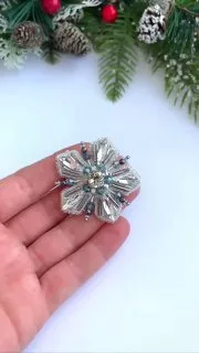 Броши: Снежинка и Звезда