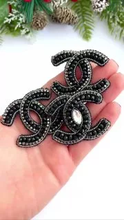 Монохромные броши