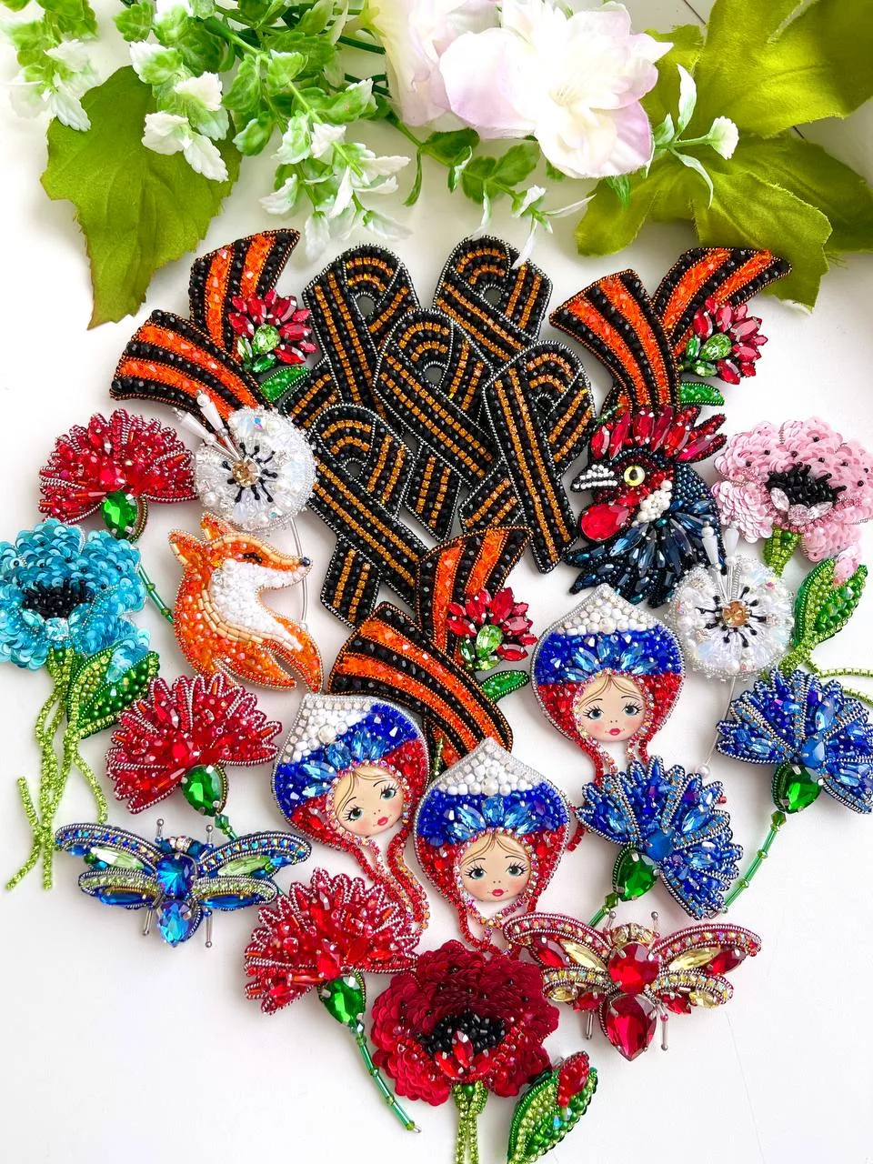 Броши: Мак, Гвоздика и Флаг