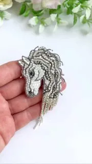 Броши: Лошадь и Конь