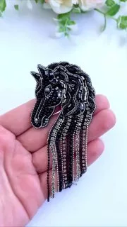 Броши: Лошадь и Конь