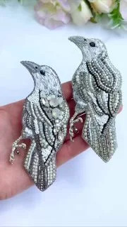 Брошь «Ворон со стразами»