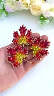 Брошь «Кленовый лист»