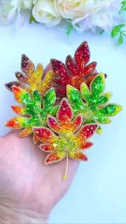 Брошь «Кленовый лист»