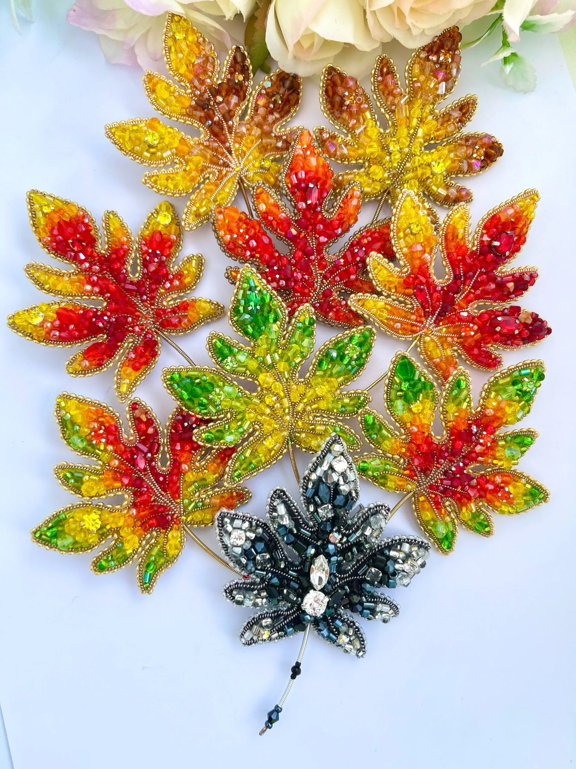 Брошь «Кленовый лист»