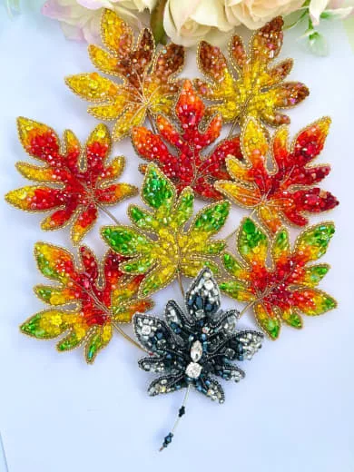 Брошь «Кленовый лист»