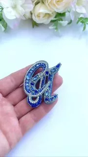 Броши: Буква и Инициалы