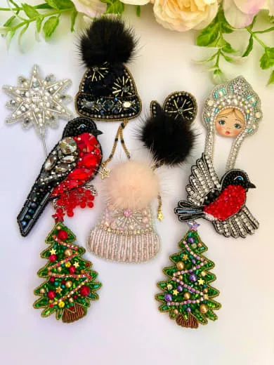 Броши: Снежинка и Снегурочка