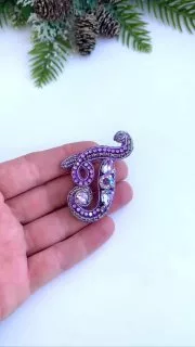 Брошь «Букваг»